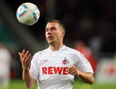 开云体育中国-洲际联姻与少年接管，体育世界的资本轰鸣与天赋革命