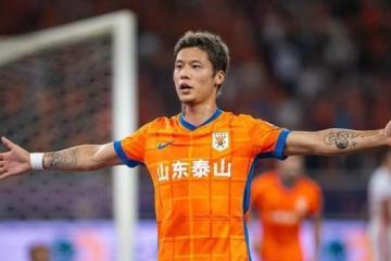 开云官网-一位年轻球员在联赛中迅速崭露头角