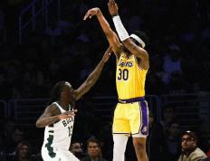 开云平台-湖人主场惨败雄鹿，詹皇场上怒吼