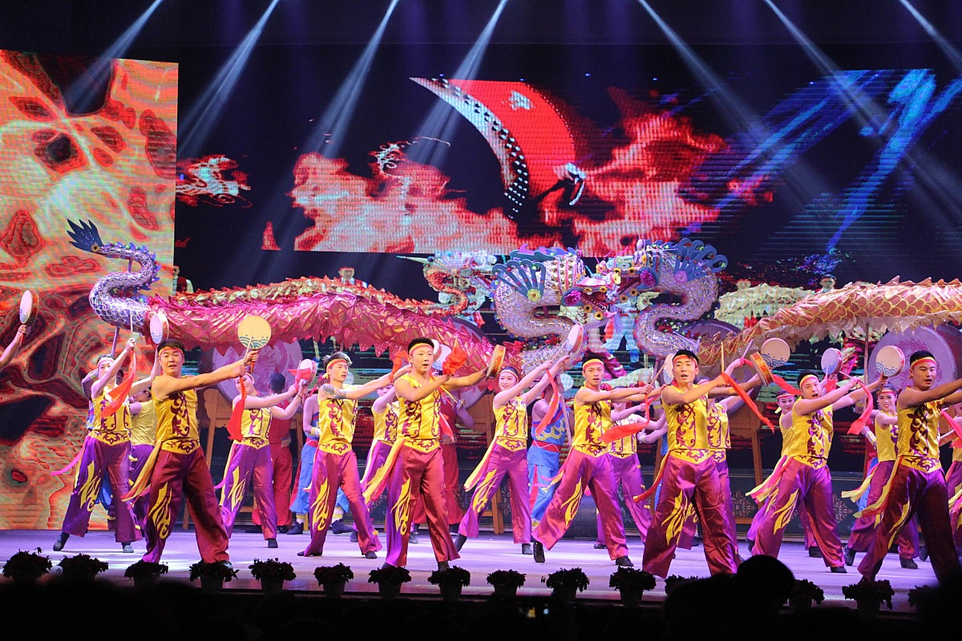 开云官方app入口-精彩比赛场面，观众尖叫声此起彼伏