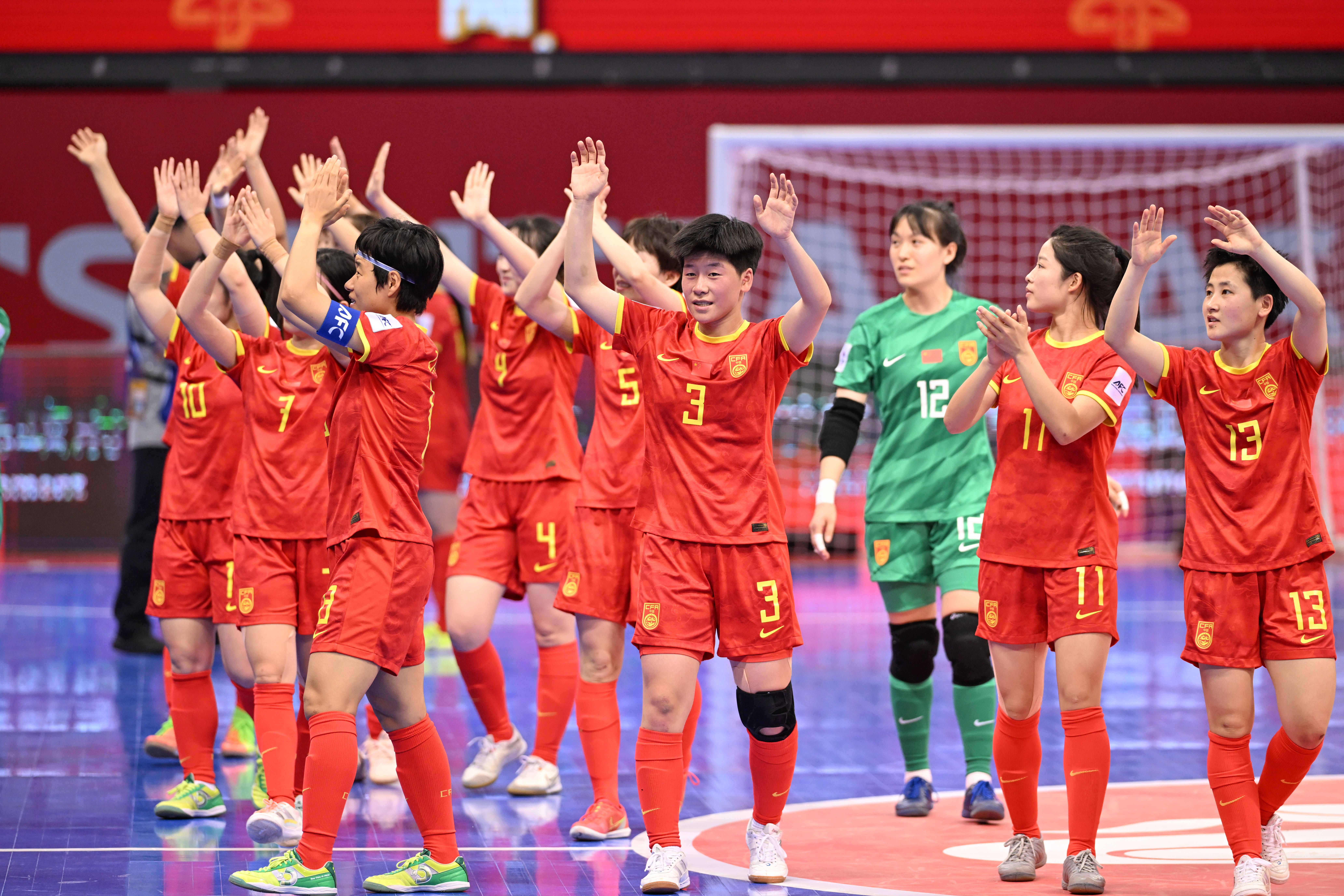 开云体育在线-亚洲足球之美，豪强对决引人瞩目