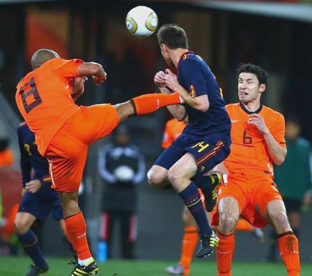 开云体育官方网站-欧国联比赛惊心动魄,强队强劲威风十足