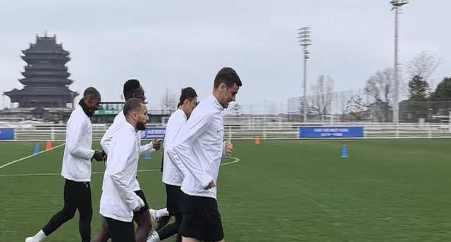 开云体育平台APP-关于一场备受关注的比赛即将打响，吸引了众多球迷的关注的信息