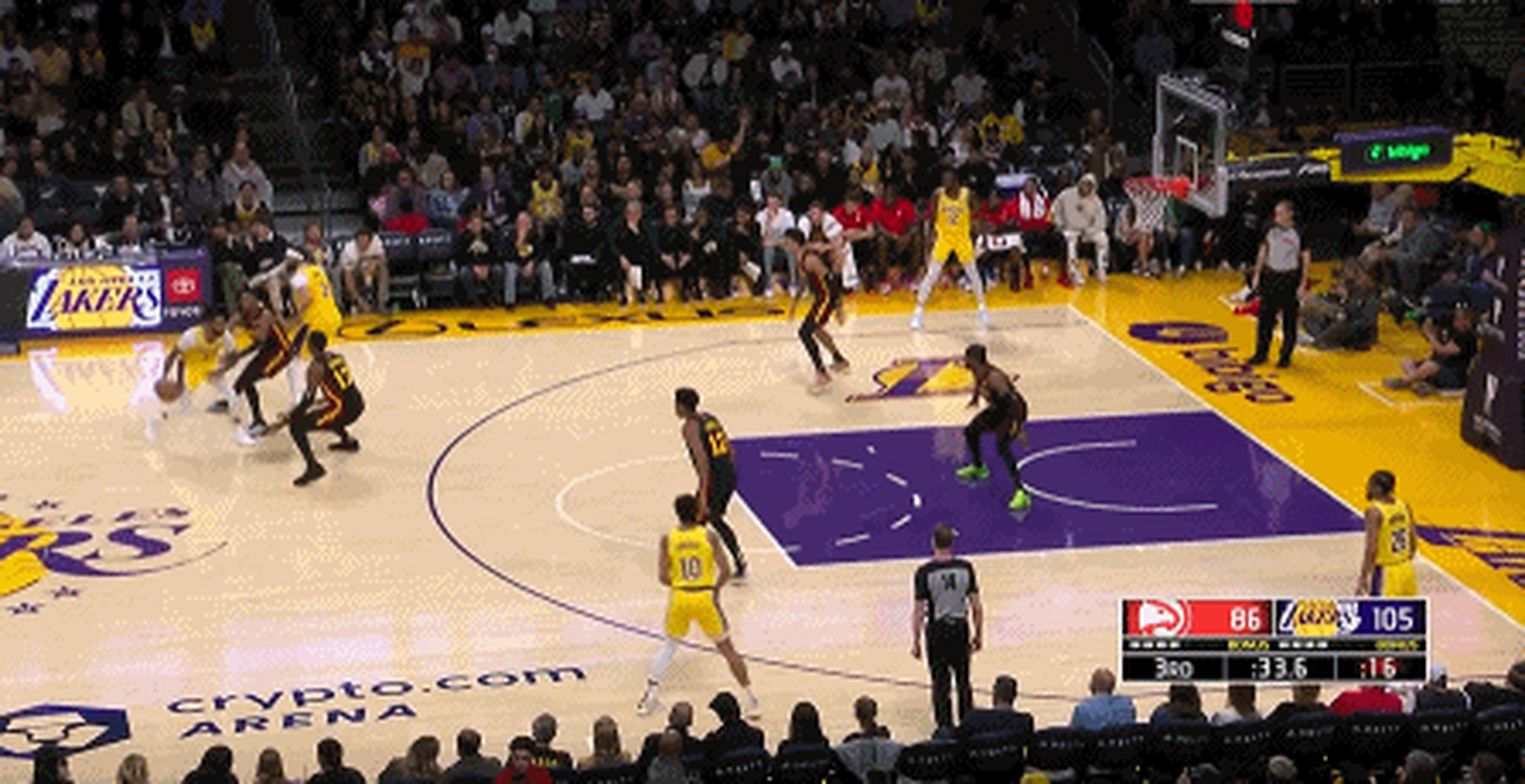 开云体育官网-湖人主场大胜老鹰，状态神勇