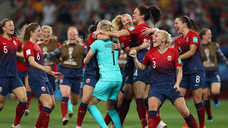 开云平台-挪威女足痛失点球,遗憾出局!