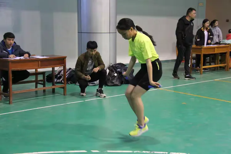 开云下载-阿尔克马队员不辱使命,为胜利努力拼搏